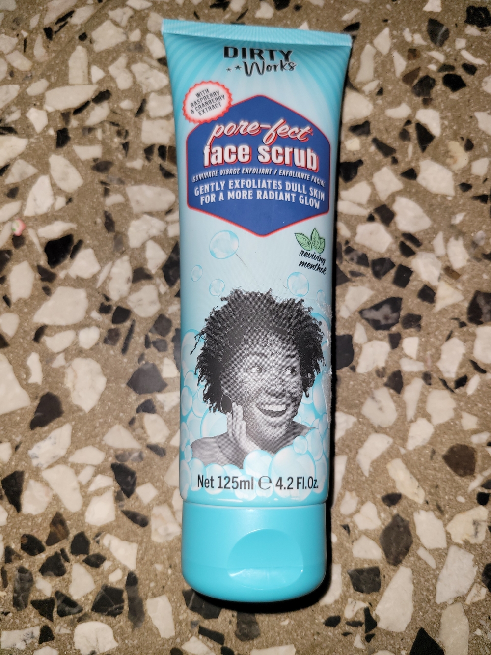 Dirty Works Pore-fect Face Scrub - Light Blue